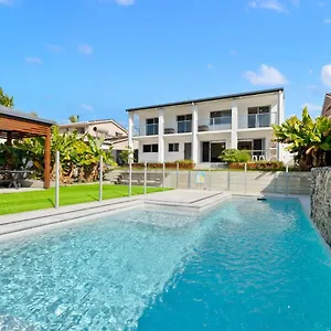  Holiday home 4 Bedroom Fabulous On Canal