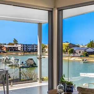  Holiday home Luxurious Waterfront 5 Bedroom Coastal Retreat On Amarina